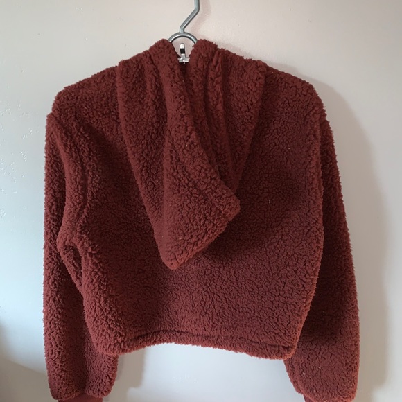 Fluffy maroon cropped hoodie - Picture 2 of 2